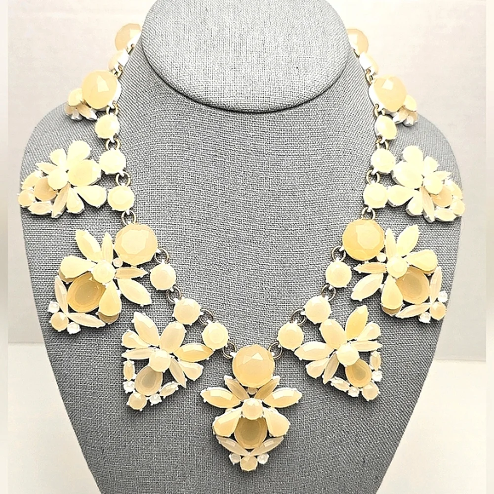 [J. CREW] Cream & White Fan Statement Necklace